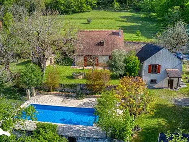 Castels et Bézenac 24220 Achat / Vente maison 5 pièces t5 au dernier étage parking