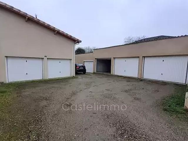 Castelsarrasin 82100 Location parking