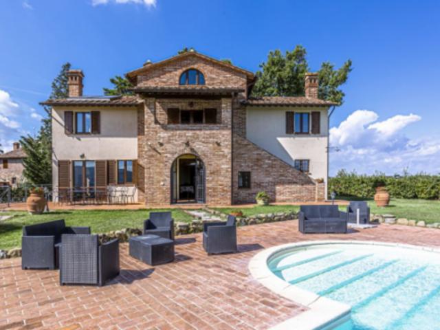 Castiglione del Lago vendesi villa 15 vani 750 Mq