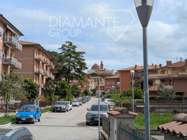 Castiglione Del Lago Pg, Via Marzabotto: In posizione cent. 80m² Castiglione del Lago