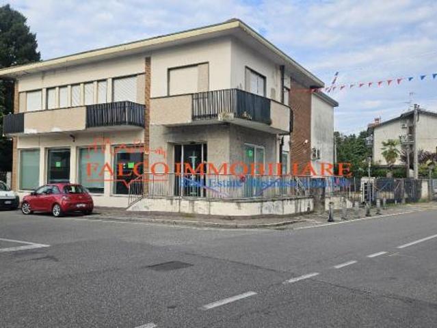 CASTIGLIONE OLONA, CENTRO AFFITTASI NEGOZIO ANGOLARE