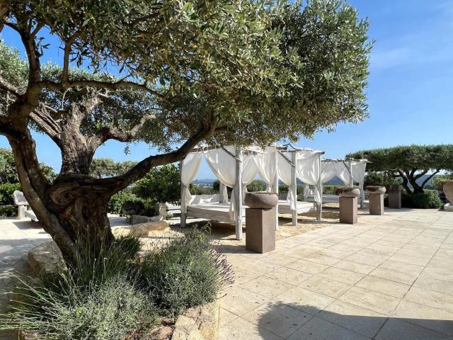 Castillon du Gard Villa 7ch + terrasses + jardins + garage + piscine