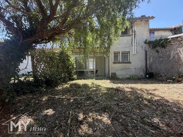 Castillon la Bataille: Maison de ville avec jardinet. 111m² Castillon la Bataille