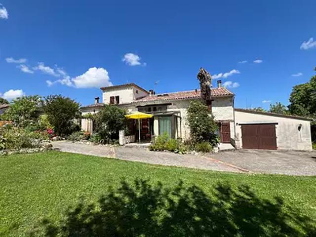 Castillonnès 47330 Achat / Vente maison 7 pièces t7 au dernier étage piscine