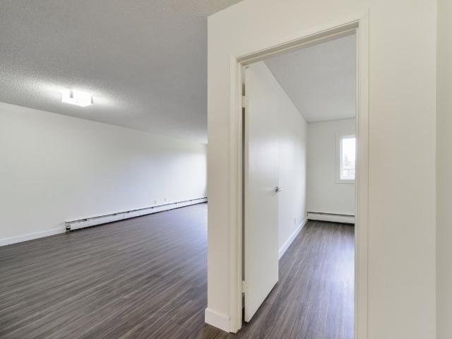Castle Court 1 Bedroom Apartment for Rent at 14407 121 St Nw, Edmonton, AB T5X 3P8 Carlisle