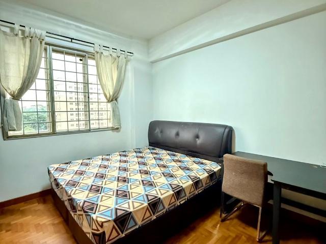 Castle Green D26, Condominium