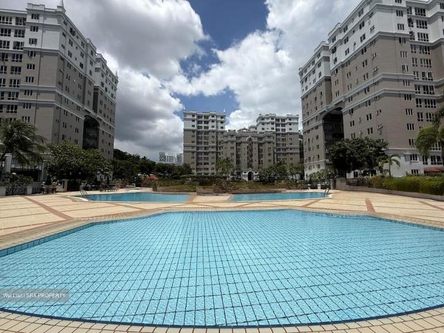 Castle Green D26, Condominium