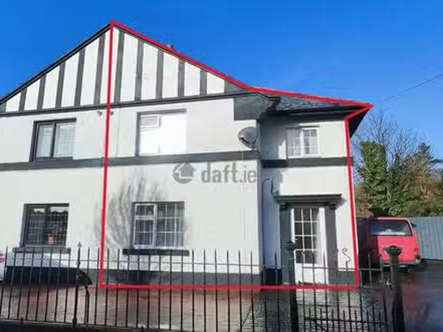 Castle Houses, Main Street, Newtownforbes, Co. Longford is for.