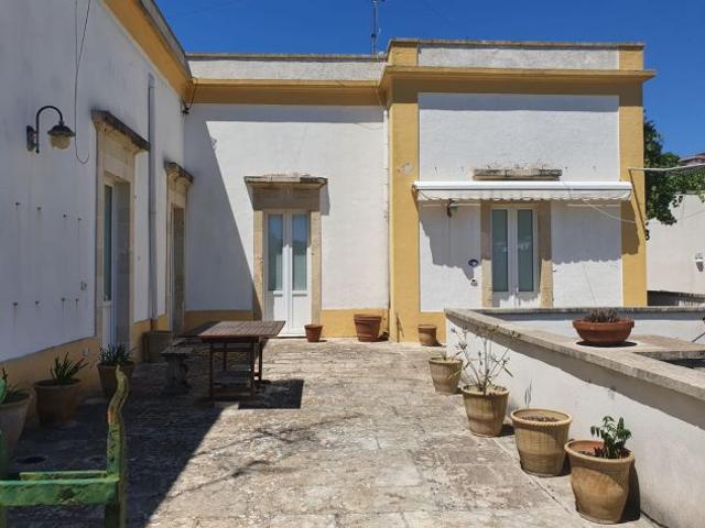 castro marina casa a corte con volte a stella
