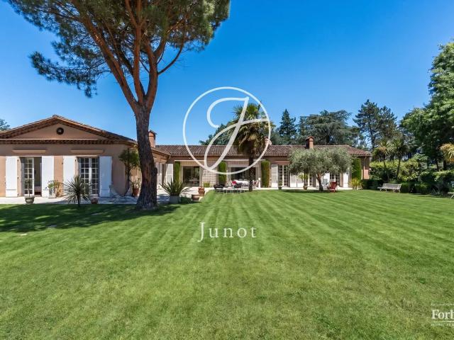 Castres TARN Superbe maison avec piscine et 2,5ha 320m² Castres