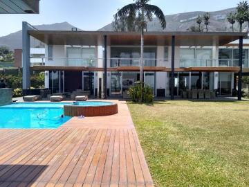 LUJOSA RESIDENCIA de 2570m2 5dorm CASUARINAS SURCO