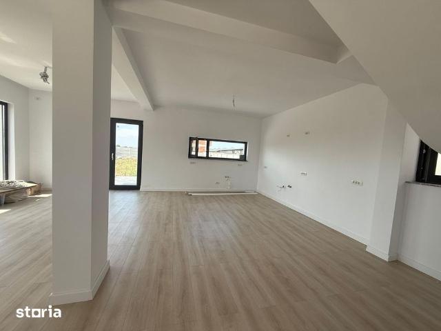 Casă 4 camere de închiriat | spațiu versatil, nemobilat, curte proprie