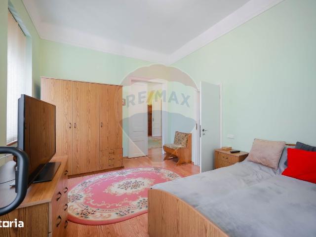 Casă cu 7 camere de vânzare în zona Ultracentrală