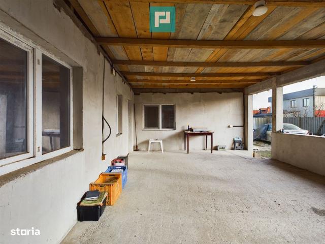 Casă cu 4 camere + anexe în Șofronea