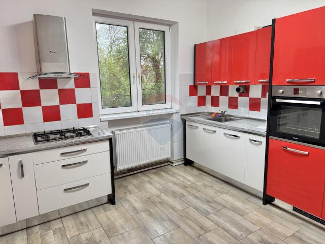casă cu 4 camere de închiriat ultracentral