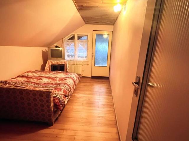 Casă cu 4 camere, peisaj Vladeasa in Sacuieu