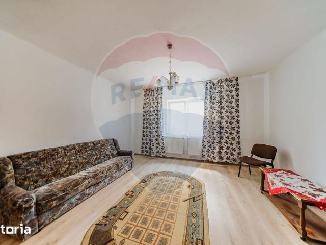 Casă cu doua camere de închiriat în zona Parneava