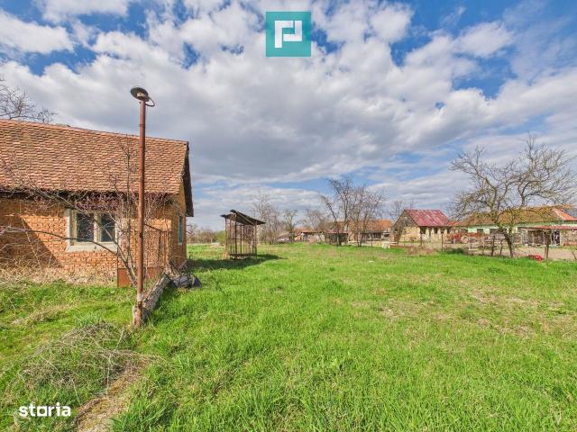 Casă cu teren de 1800 mp, în Buteni, Arad