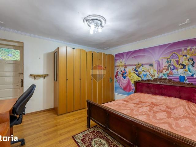 Casă de închiriat cu 4 camere în Pârneava – mobilată și utilată