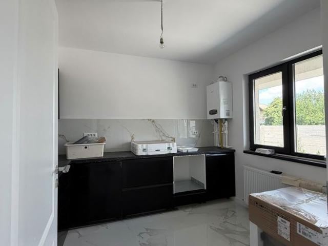 Casă de închiriat 4 camere și mansardă Bragadiru