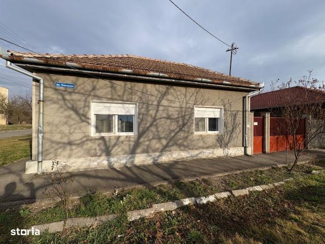 Casă de vânzare 4 Camere Bujac pe colț