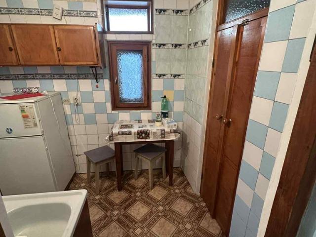 Casă de vânzare cu posibiliate de renovare/dezvoltare