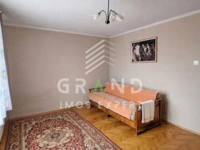 Casă individuală| 200 mp utili | 5 camere | Curte | 2 parc