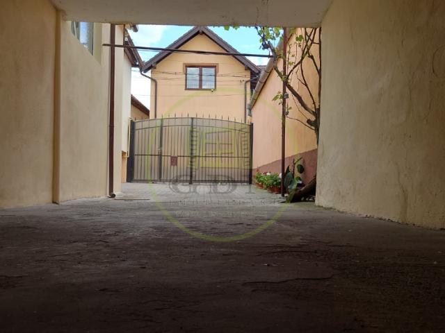 Casă Individuală de Închiriat – Lazaret / Lupeni – Garaj + Curte