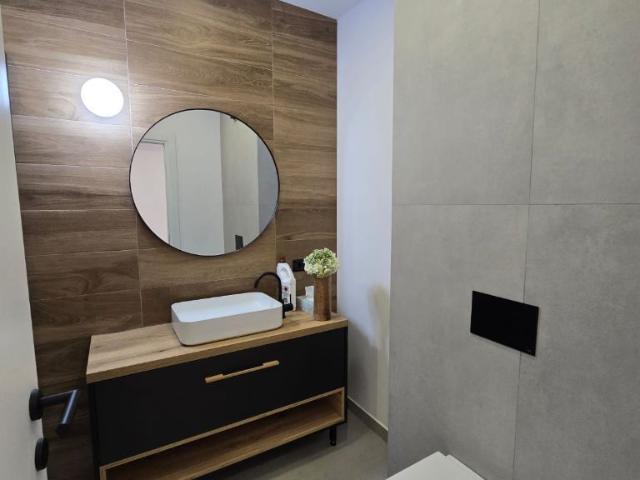 Casă moderna de vanzare cu 4 camere si curte Bucureștii Noi