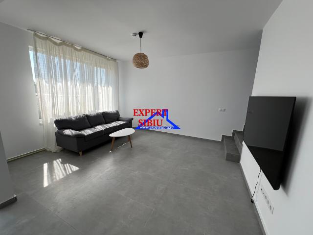 Casă nouă de închiriat – 5 camere, tip înșiruit, zona Cristian