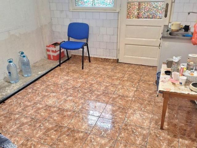 Casă situată Central,pretabilă diverse activități