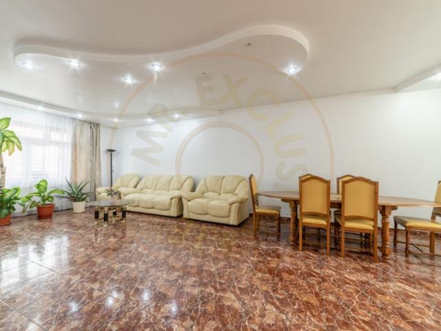 Casă spațioasă cu 8 camere Pitești 0% Comision
