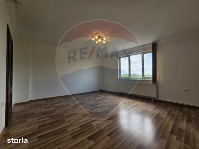 Casă / Vilă cu 4 camere de închiriat în zona Andrei Muresanu