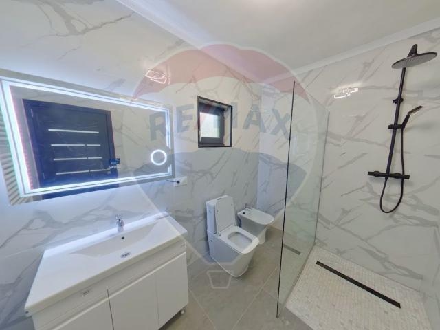 Casă / Vilă cu 4 camere de vânzare în zona Sud Vest