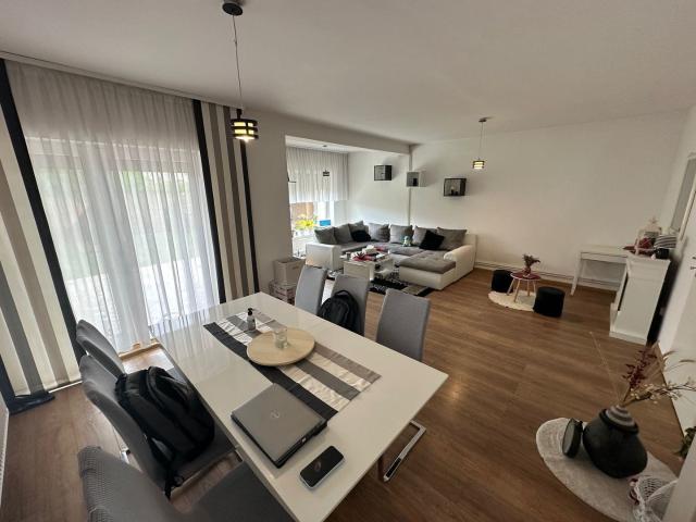 Casă / Vilă cu 5 camere zona Lunei