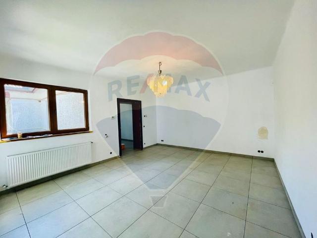 Casă / Vilă cu 6 camere de închiriat în zona Calea Du.
