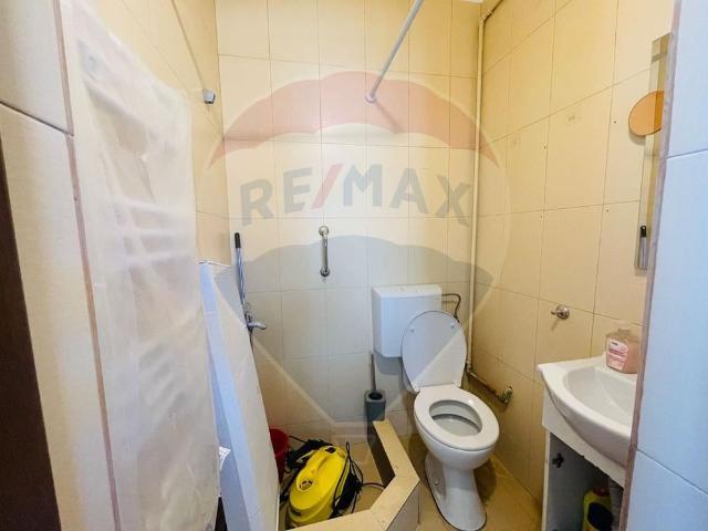 Casă / Vilă cu 6 camere de închiriat în zona Calea Du.
