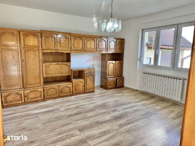 Casă / Vilă cu 6 camere de închiriat în zona Iosia