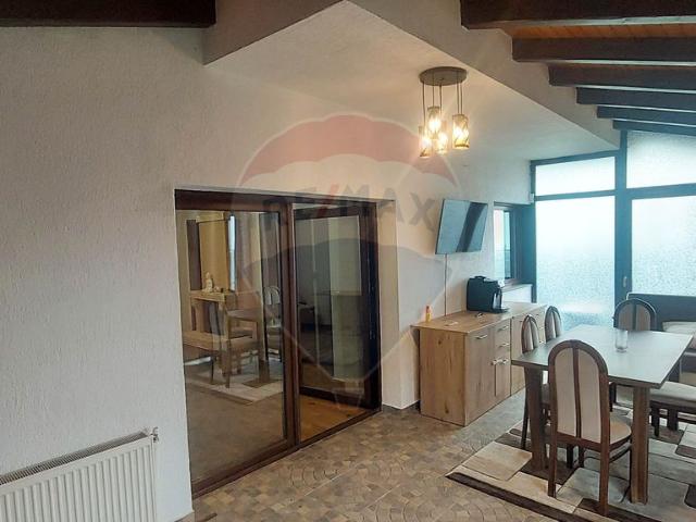 Casă / Vilă cu 6 camere de vânzare