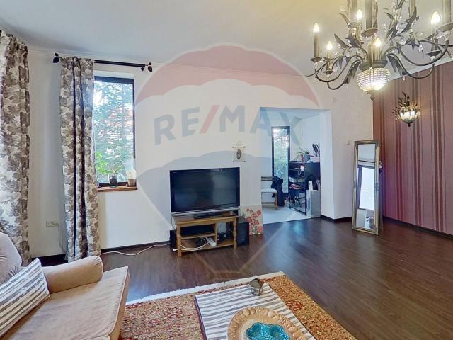 casă / vilă cu 7 camere de închiriat în zona domenii