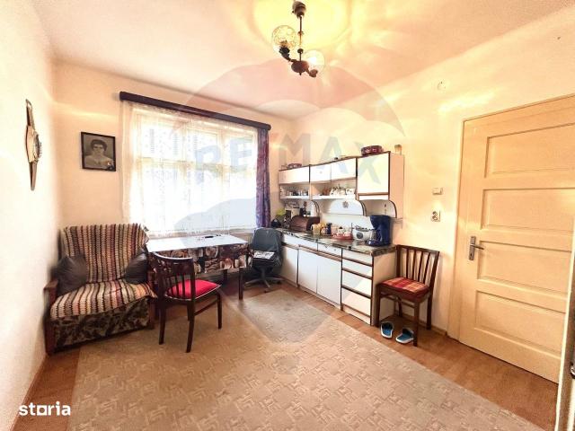 Casă / Vilă cu 8 camere de vânzare în zona Turnisor