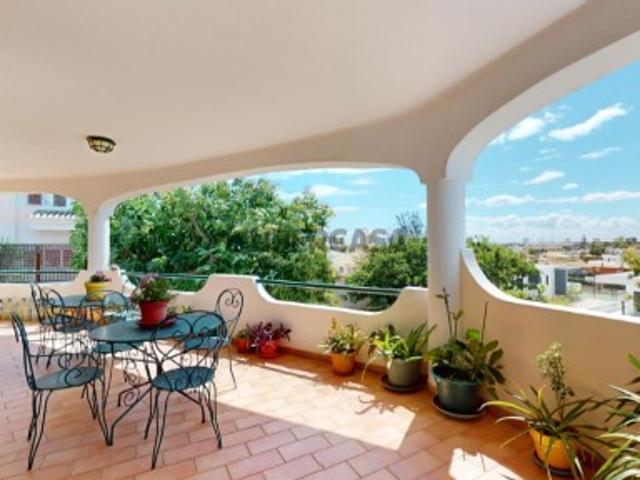 Casa muito bonita, volumes impressionantes e enorme potencial
