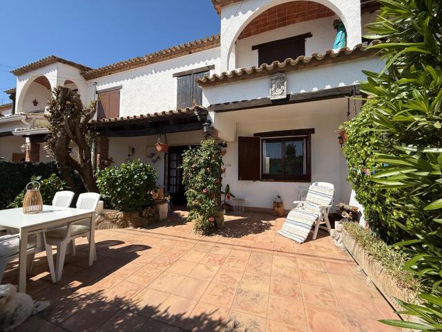 Casa muy bien ubicada en venta en playa de aro