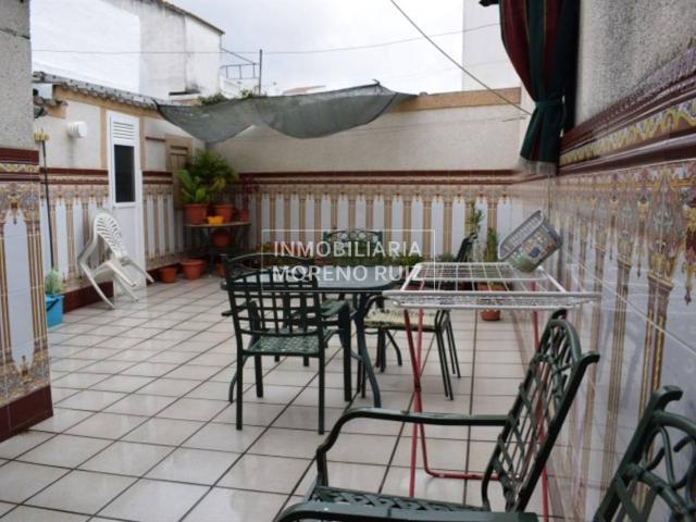 CASA MUY COMODA Y FUNCIONAL Y GRAN PATIO