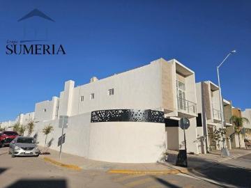 Casa muy equipada en venta en Bosques Boreales mas de 500 mil debajo de avaluó