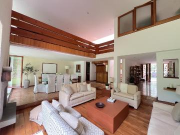 Casa muy iluminada con jard?n en precioso condominio con seguridad