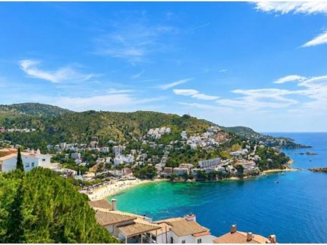 Casa mediterránea con espectaculares vistas al mar en Canyelles