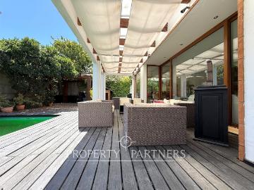 Casa mediterránea con piscina en Schaub