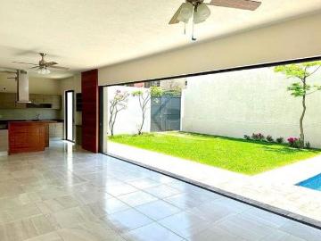 Casa Minimalista con Roof Top Jardín y Alberca en Privada de $8,490.000 MXN