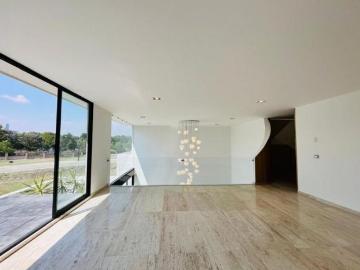 Casa moderna con diseño único, recámara en planta baja, Lomas de Angelópolis